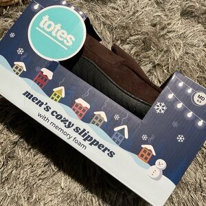 Totes Brown Memory Foam Slippers